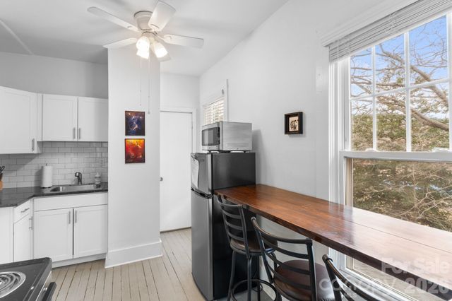 33 Vance Avenue, Black Mountain, NC 28711