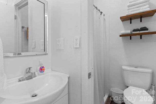 33 Vance Avenue, Black Mountain, NC 28711