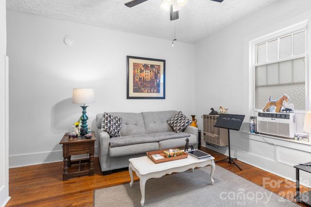33 Vance Avenue, Black Mountain, NC 28711