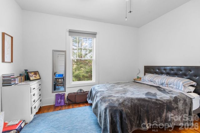 33 Vance Avenue, Black Mountain, NC 28711