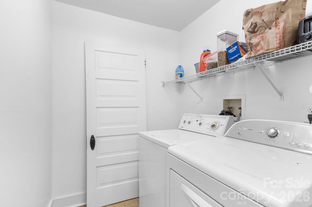 33 Vance Avenue, Black Mountain, NC 28711