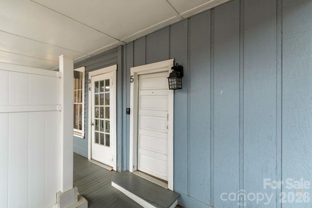 33 Vance Avenue, Black Mountain, NC 28711