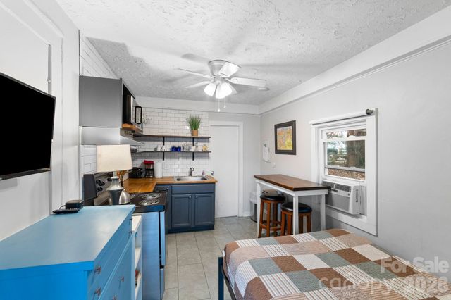 33 Vance Avenue, Black Mountain, NC 28711