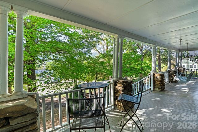 33 Vance Avenue, Black Mountain, NC 28711