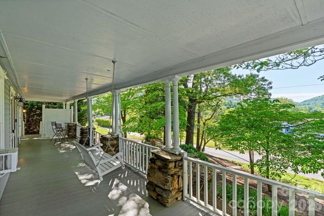 33 Vance Avenue, Black Mountain, NC 28711