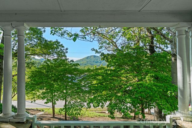 33 Vance Avenue, Black Mountain, NC 28711