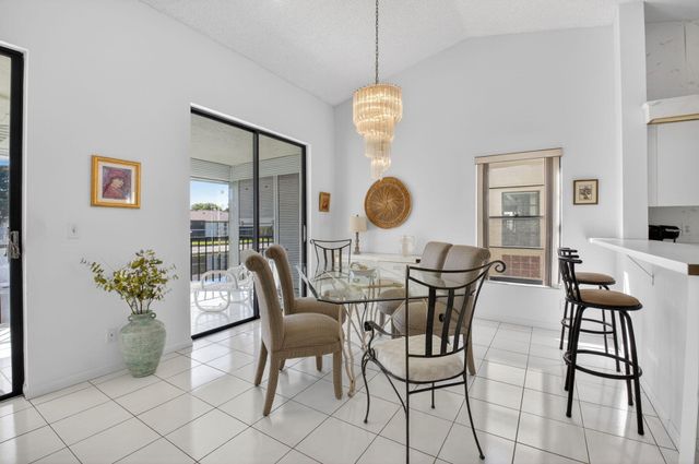 10279 N Circle Lake Drive 202, Boynton Beach, FL 33437