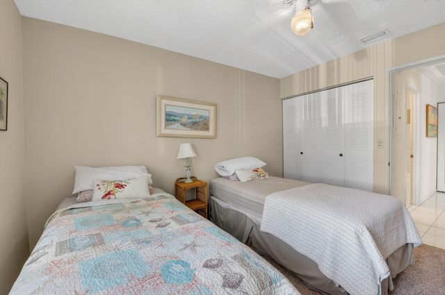 10279 N Circle Lake Drive 202, Boynton Beach, FL 33437