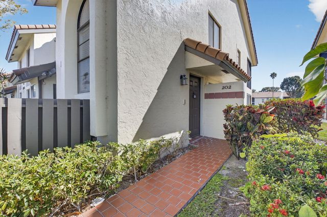 10279 N Circle Lake Drive 202, Boynton Beach, FL 33437