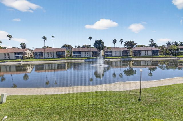 10279 N Circle Lake Drive 202, Boynton Beach, FL 33437