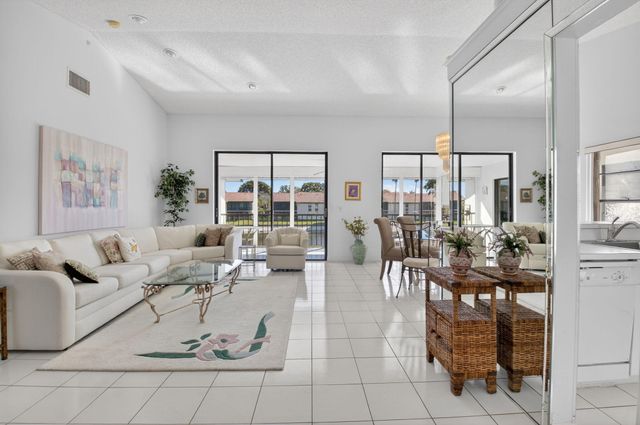 10279 N Circle Lake Drive 202, Boynton Beach, FL 33437