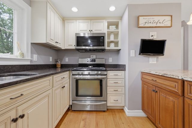 5 Laclede Avenue, Framingham, MA 01701