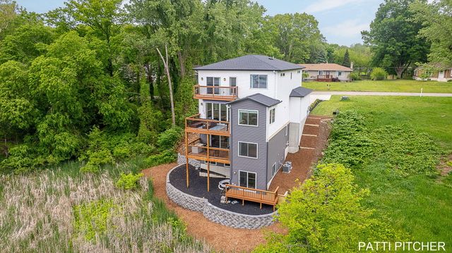 104 River Hills Drive, Holland Twp, MI 49424