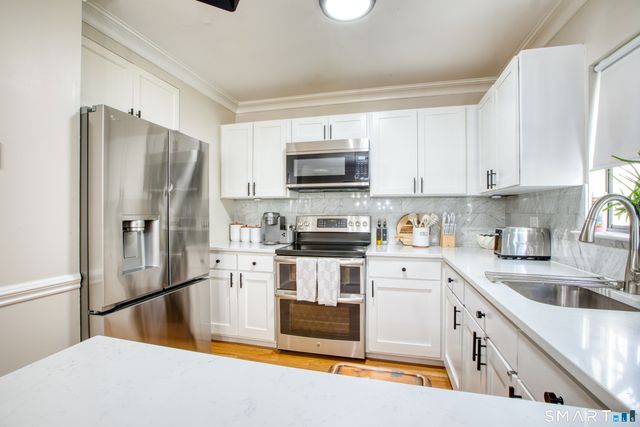 60 Lawn Avenue 20, Stamford, CT 06902