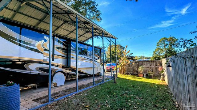 631 Escambia Dr, Lillian, AL 36549