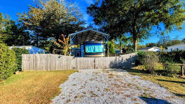 631 Escambia Dr, Lillian, AL 36549