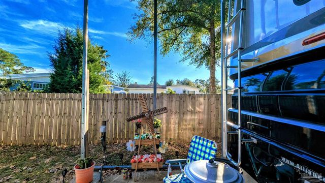 631 Escambia Dr, Lillian, AL 36549