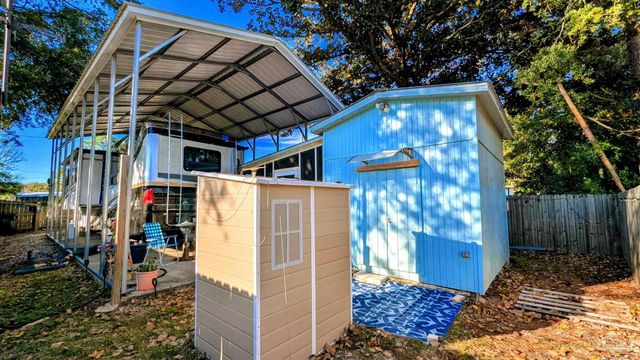 631 Escambia Dr, Lillian, AL 36549