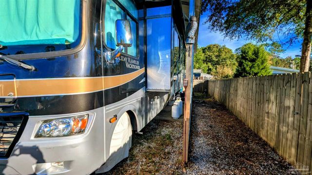 631 Escambia Dr, Lillian, AL 36549