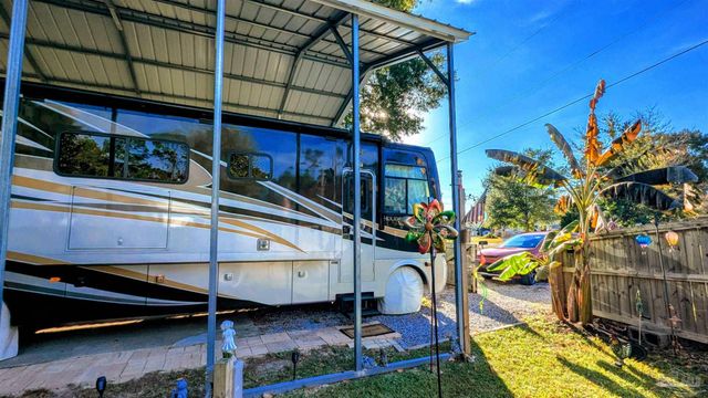 631 Escambia Dr, Lillian, AL 36549