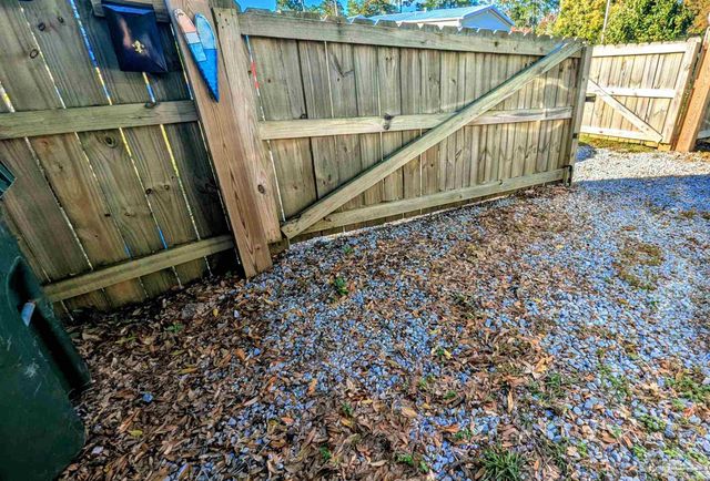 631 Escambia Dr, Lillian, AL 36549