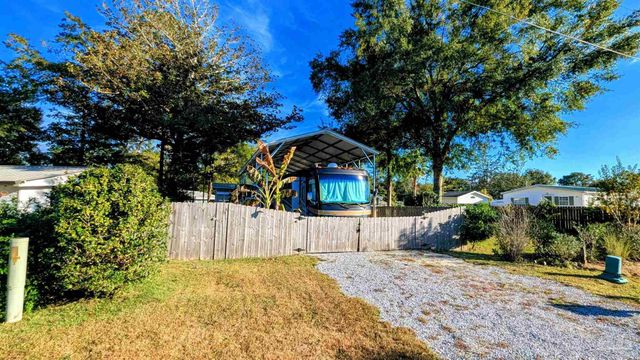 631 Escambia Dr, Lillian, AL 36549
