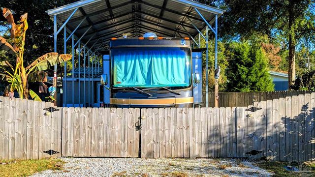 631 Escambia Dr, Lillian, AL 36549