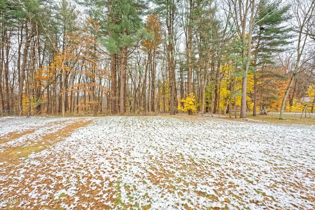 8 Raspberry Drive, Malta, NY 12020