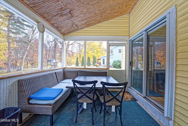 8 Raspberry Drive, Malta, NY 12020