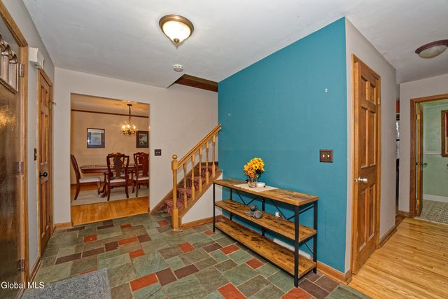 8 Raspberry Drive, Malta, NY 12020