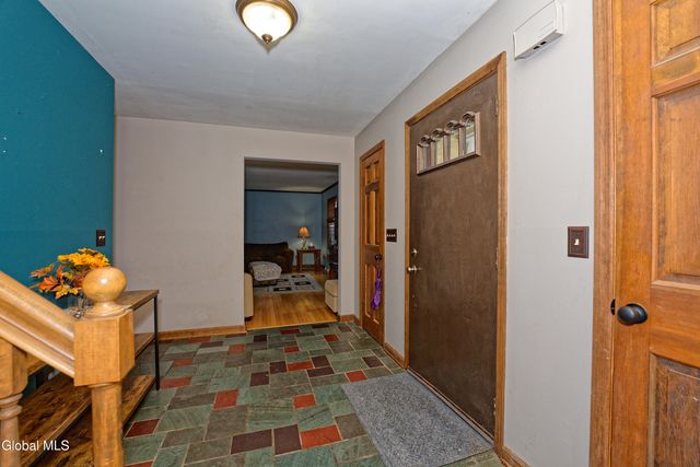 8 Raspberry Drive, Malta, NY 12020