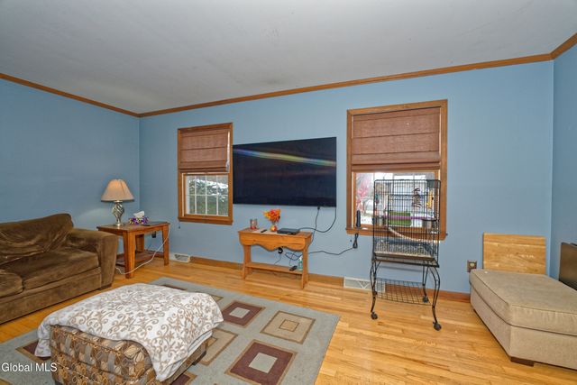 8 Raspberry Drive, Malta, NY 12020