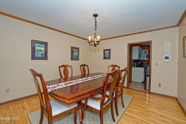 8 Raspberry Drive, Malta, NY 12020