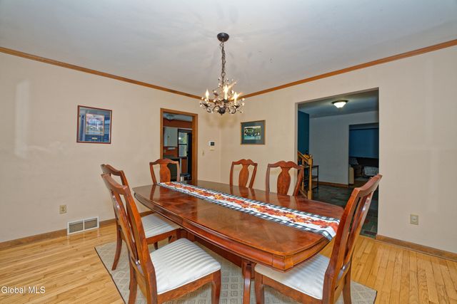 8 Raspberry Drive, Malta, NY 12020