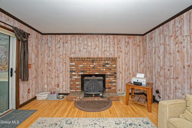 8 Raspberry Drive, Malta, NY 12020