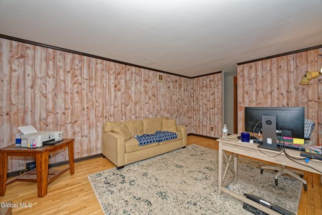 8 Raspberry Drive, Malta, NY 12020