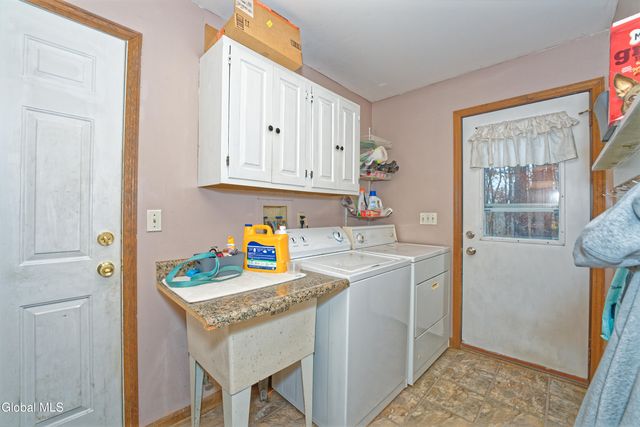 8 Raspberry Drive, Malta, NY 12020