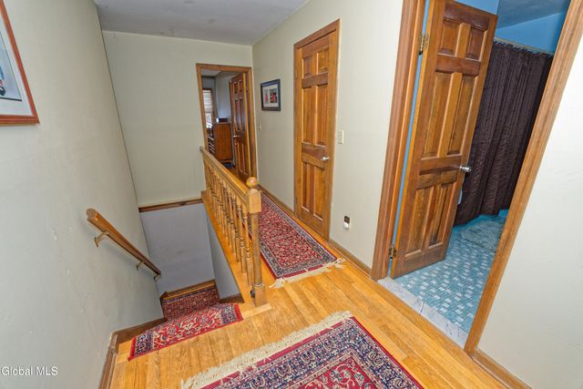 8 Raspberry Drive, Malta, NY 12020