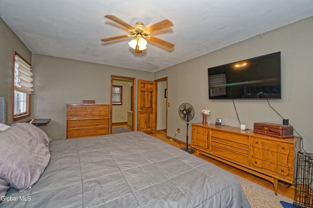 8 Raspberry Drive, Malta, NY 12020