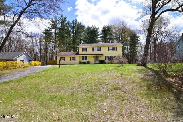 8 Raspberry Drive, Malta, NY 12020