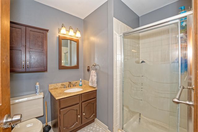 8 Raspberry Drive, Malta, NY 12020