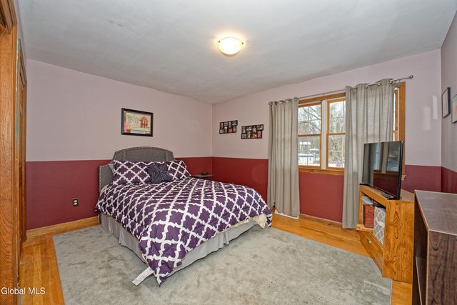 8 Raspberry Drive, Malta, NY 12020