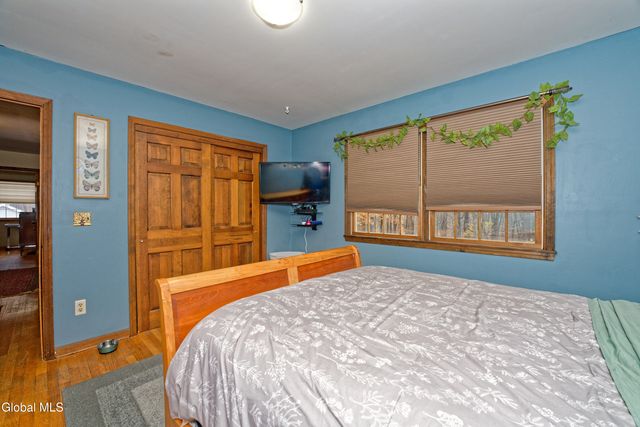 8 Raspberry Drive, Malta, NY 12020