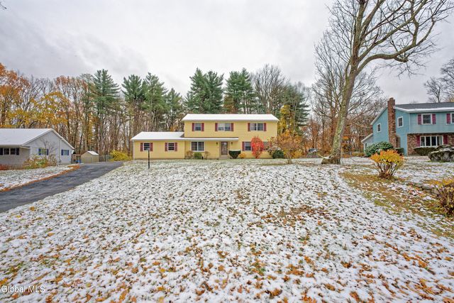 8 Raspberry Drive, Malta, NY 12020