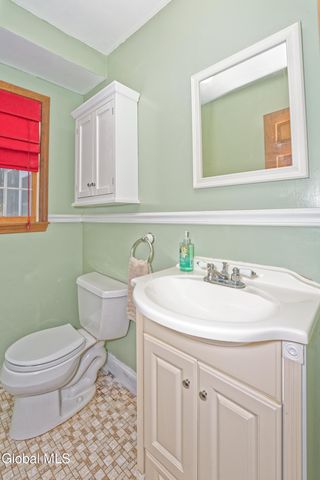 8 Raspberry Drive, Malta, NY 12020