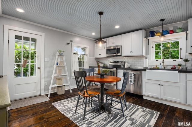 110 N ELM Street, Washington, IL 61571