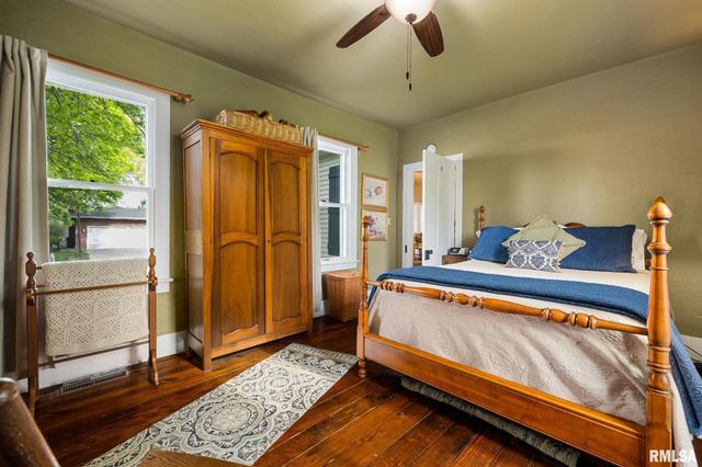 110 N ELM Street, Washington, IL 61571