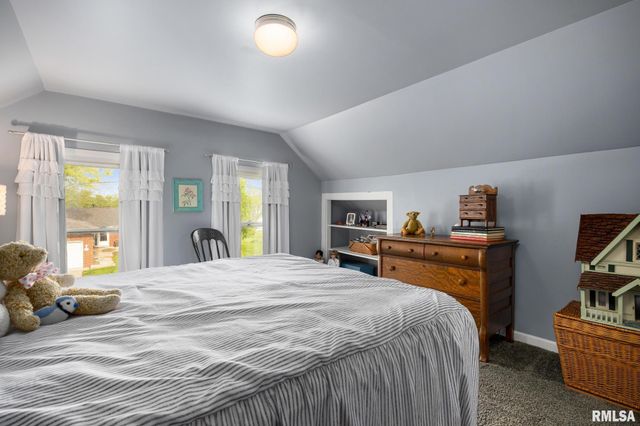 110 N ELM Street, Washington, IL 61571