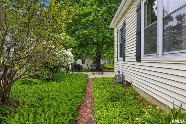 110 N ELM Street, Washington, IL 61571