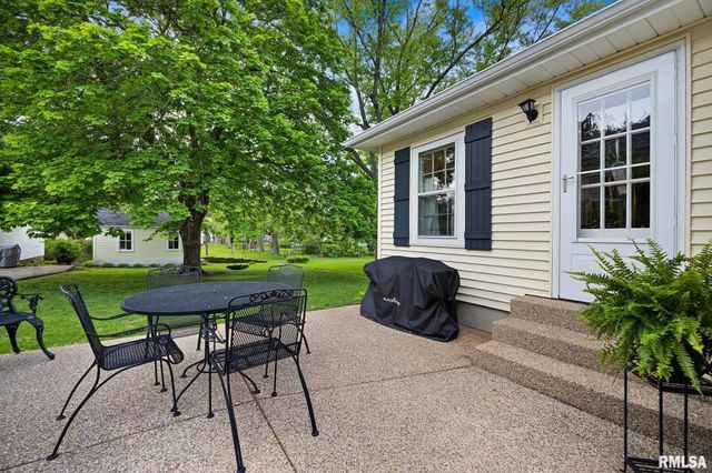 110 N ELM Street, Washington, IL 61571
